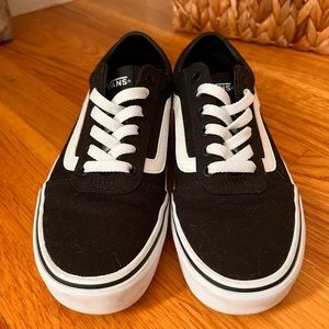 Vans old skool shoe black, women’s size 7.5